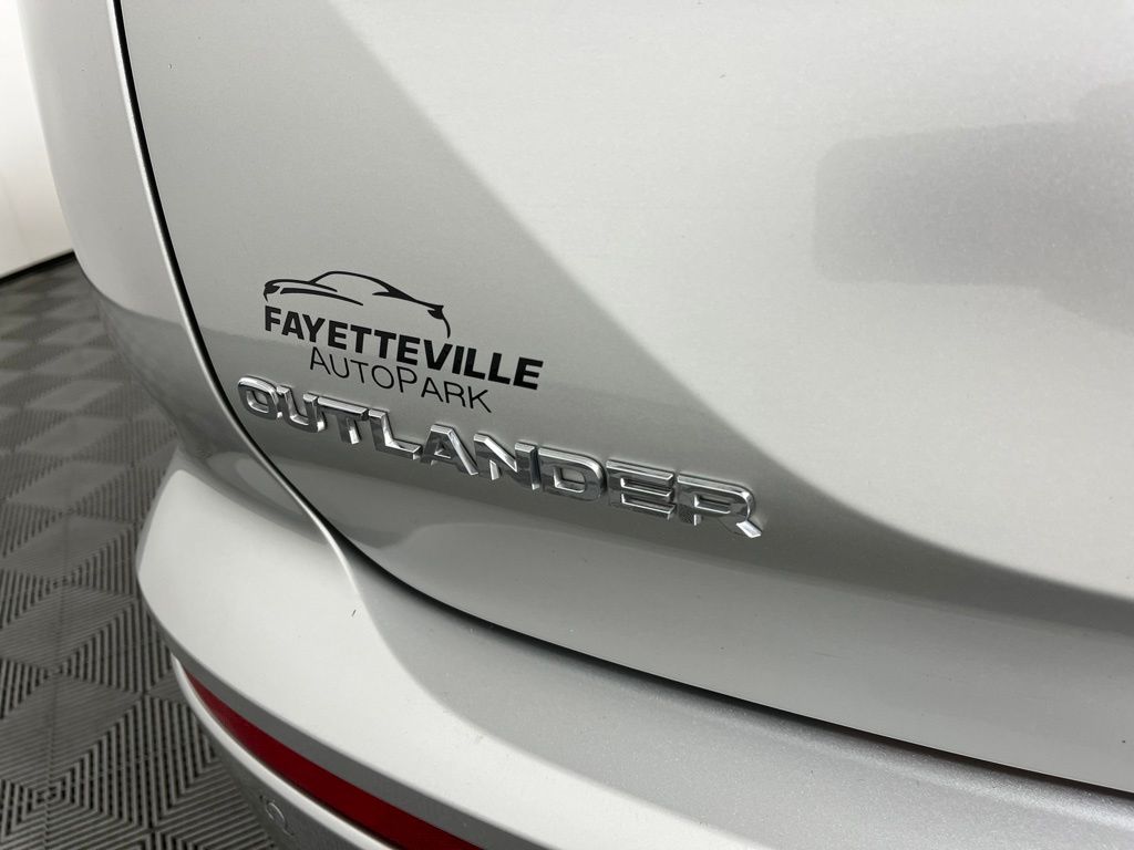 Thumbnail: 2025 Mitsubishi Outlander - 5