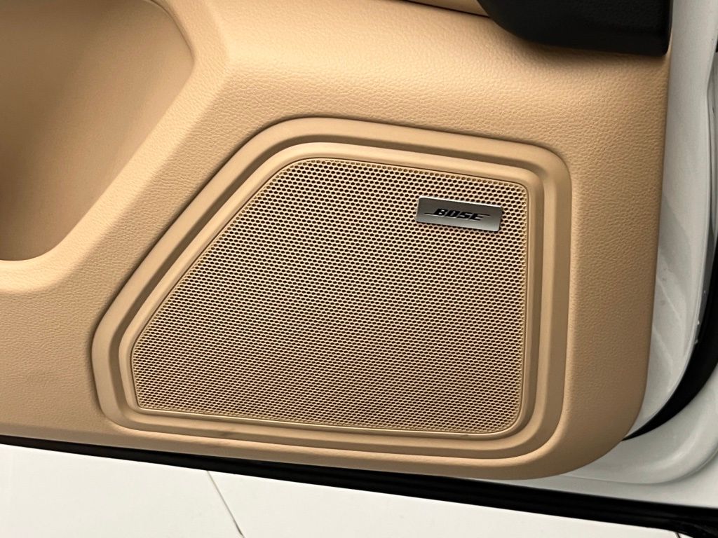 Thumbnail: 2025 Porsche Macan - 25