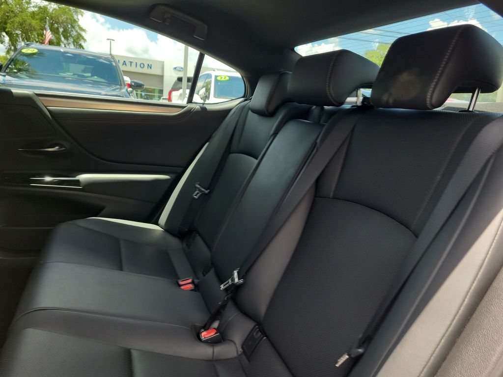 2022 Lexus ES 12
