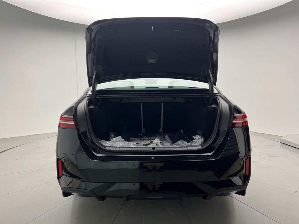 Thumbnail: 2026 BMW 5 Series - 5