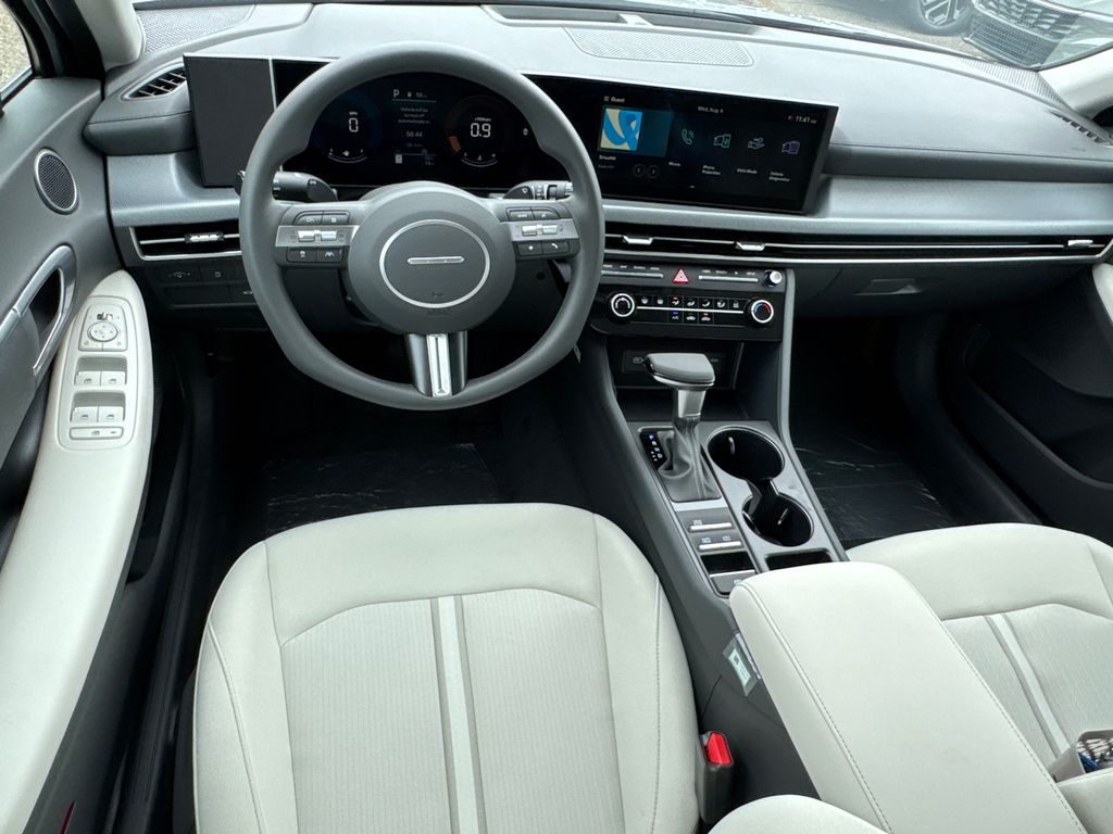 2025 Hyundai Sonata SE photo 12