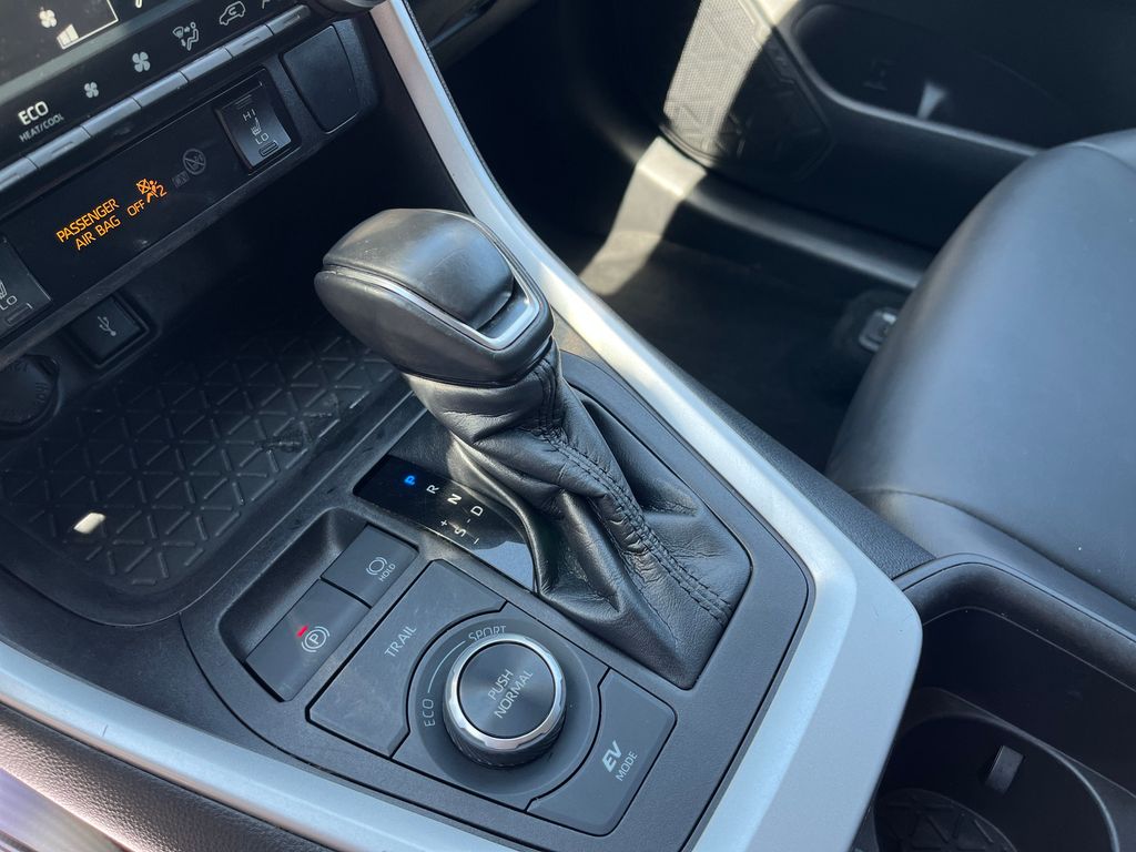 2022 Toyota RAV4 Hybrid XLE Premium photo