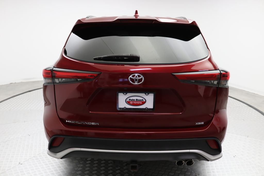 Thumbnail: 2022 Toyota Highlander - 10
