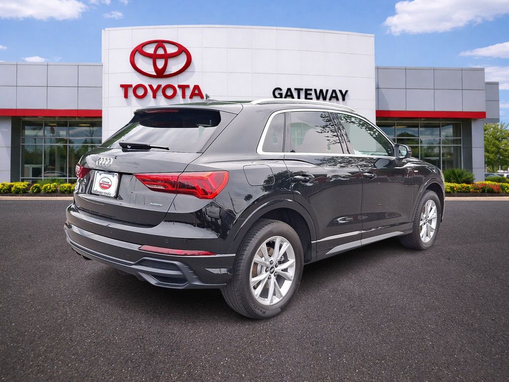 Thumbnail: 2021 Audi Q3 - 4