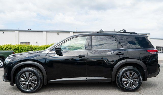 2022 Nissan Pathfinder SV - 8