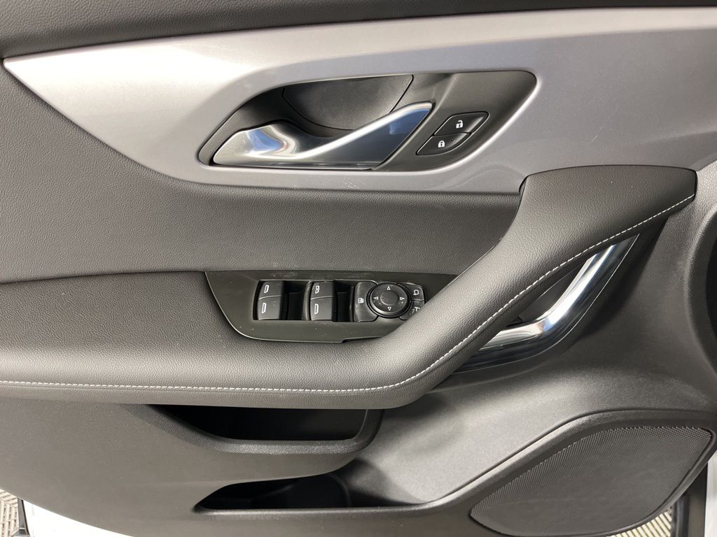 Thumbnail: 2026 Chevrolet Blazer - 25