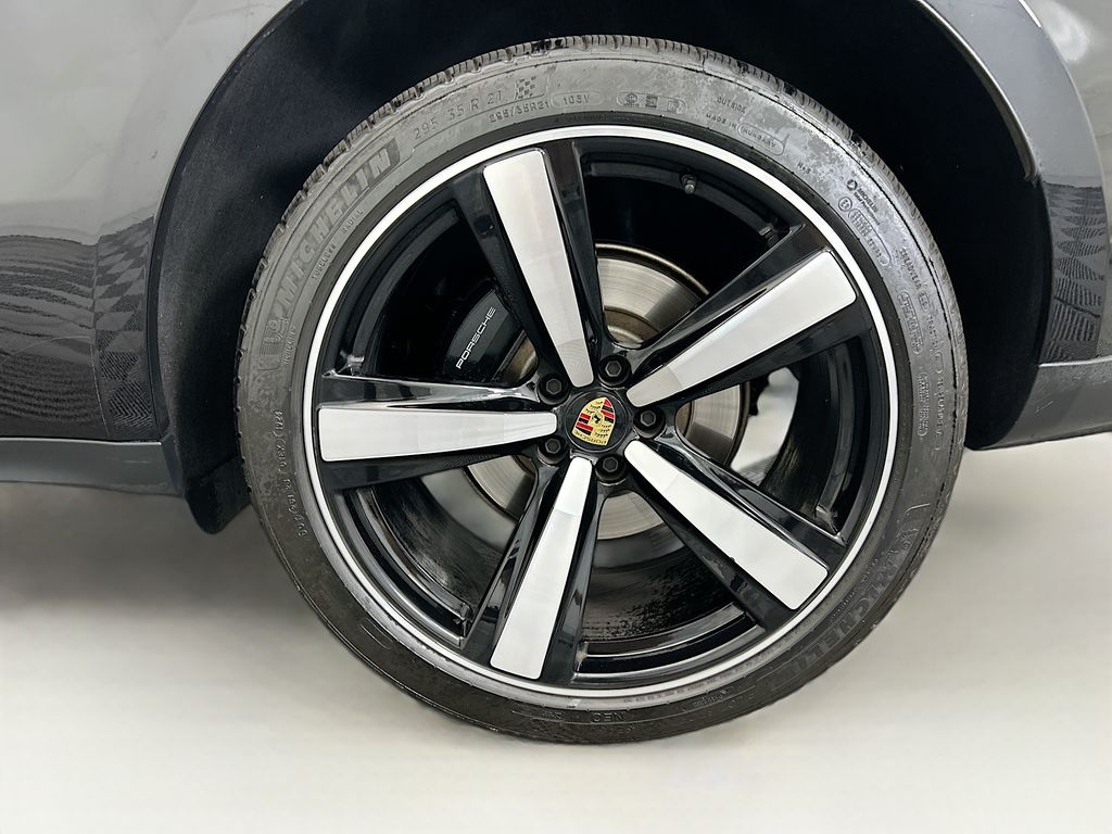 Thumbnail: 2025 Porsche Macan - 32