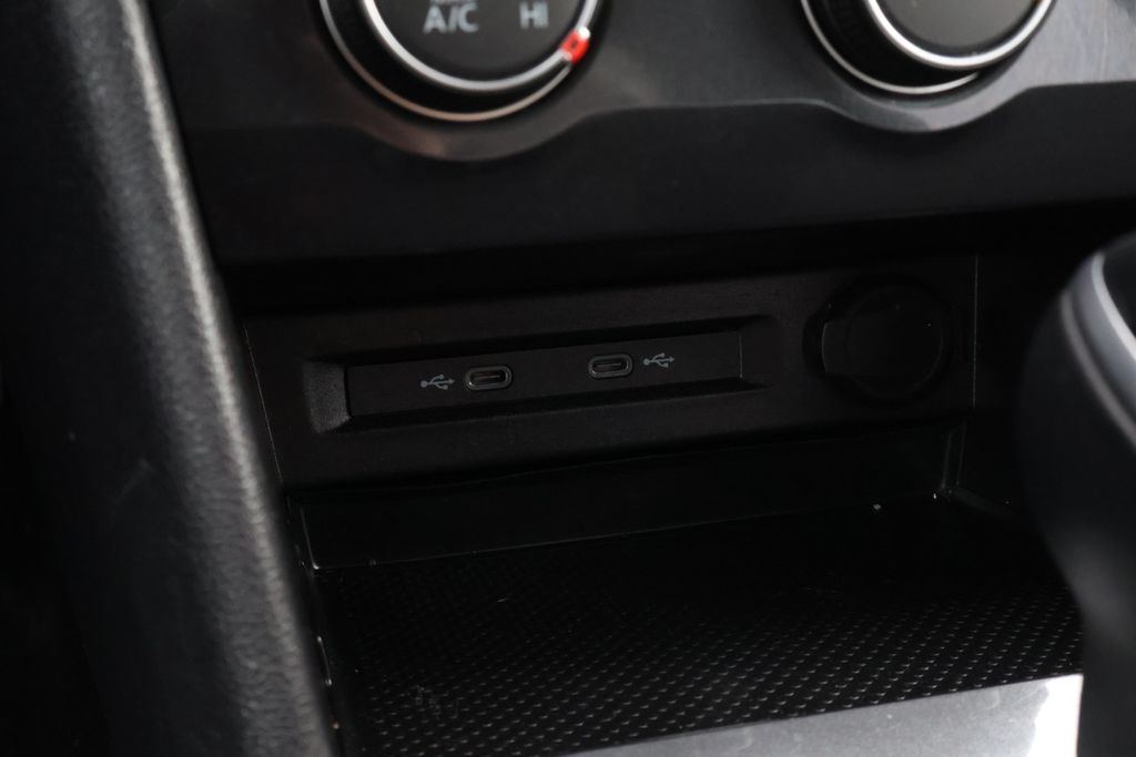 Thumbnail: 2022 Volkswagen Tiguan - 21