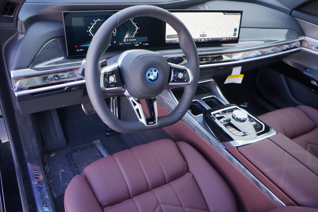 2025 BMW i7 xDrive60 13