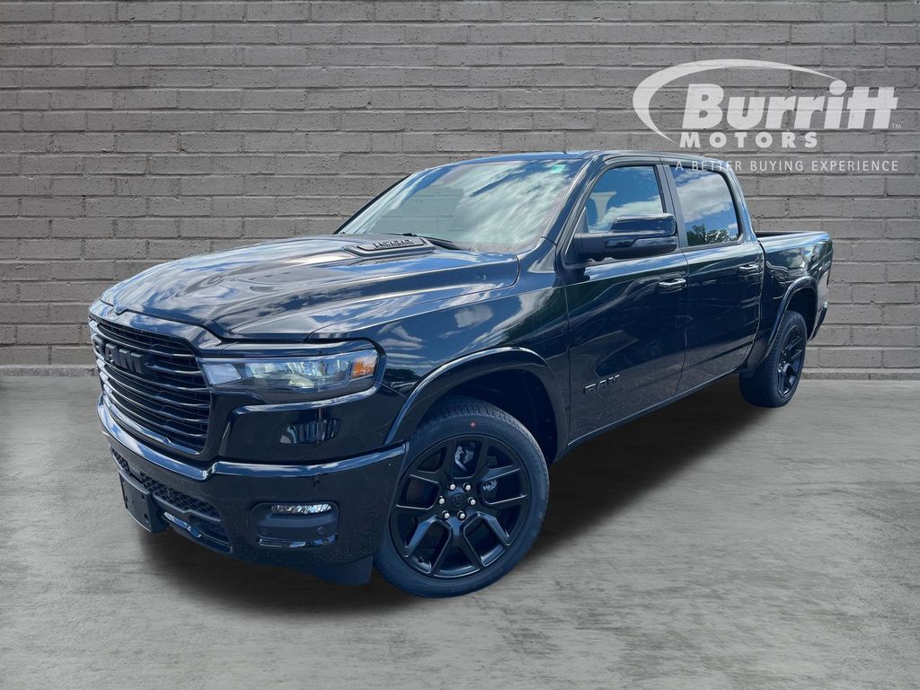 Diamond Black Crystal Pearlcoat 2026 RAM 1500 Pickup Truck Four-Wheel Drive 8-Speed Automatic
