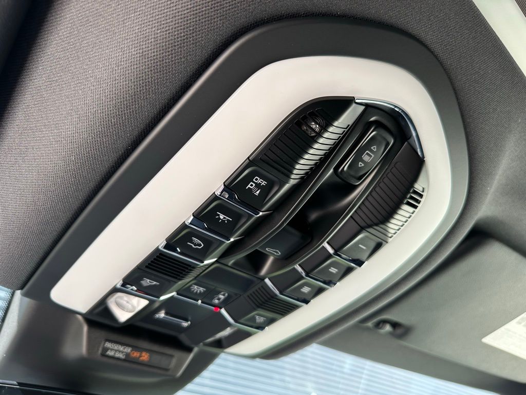 Thumbnail: 2025 Porsche Macan - 26