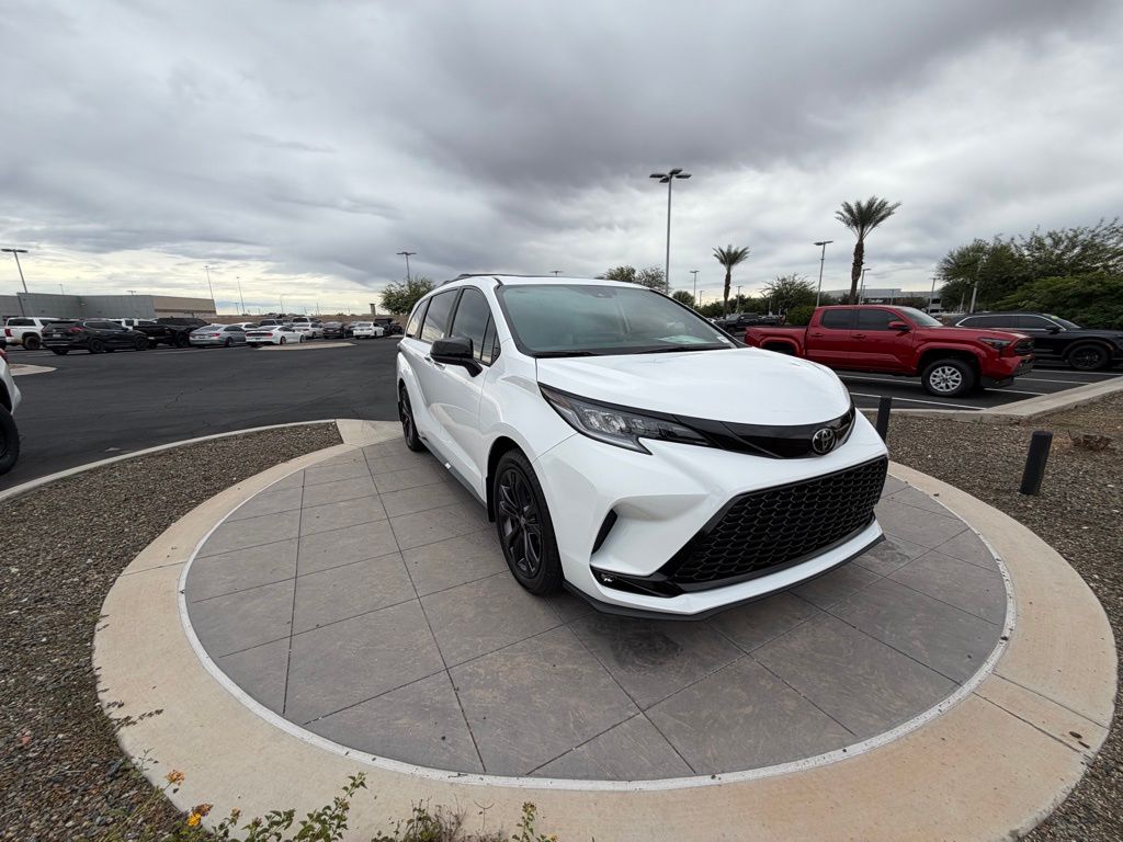 Thumbnail: 2026 Toyota Sienna - 3