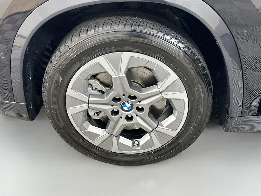 Thumbnail: 2023 BMW X1 - 32