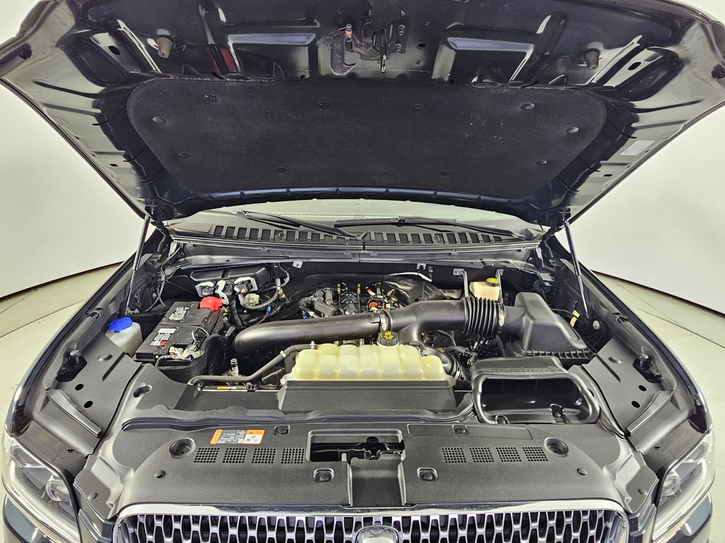 Thumbnail: 2022 Lincoln Navigator - 6