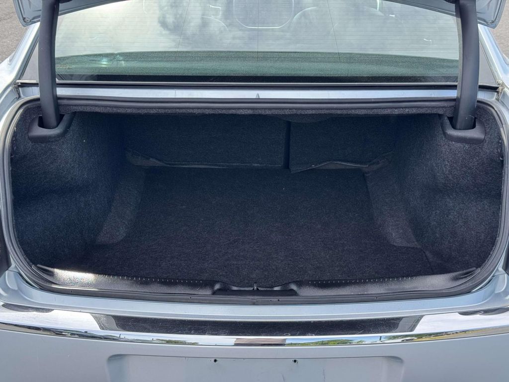 2013 Chrysler 300 Base - Photo 29
