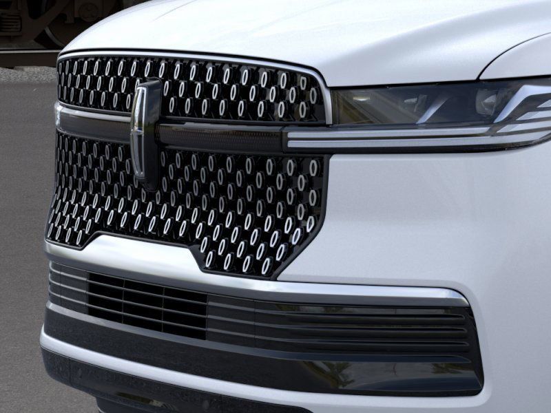 Thumbnail: 2025 Lincoln Navigator L - 17