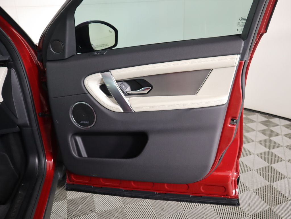 Thumbnail: 2024 Land Rover Discovery Sport - 24