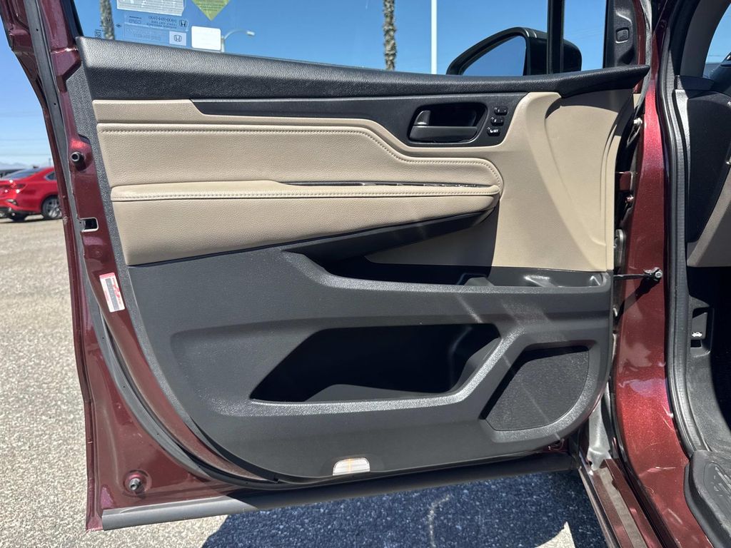 Used 2018 Honda Odyssey Touring 4D Passenger Van