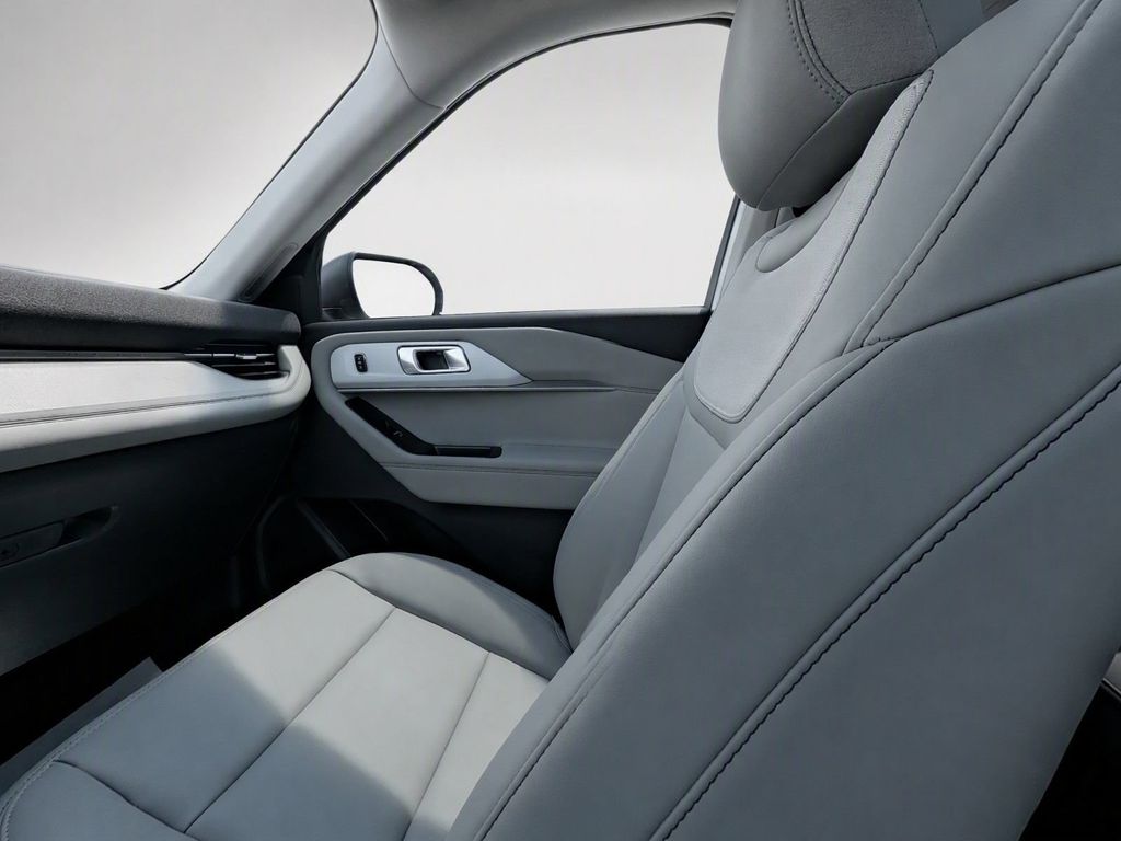 New 2026 Space White Metallic Ford Active image 15