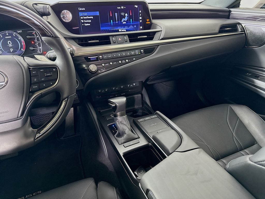 Thumbnail: 2021 Lexus ES - 24