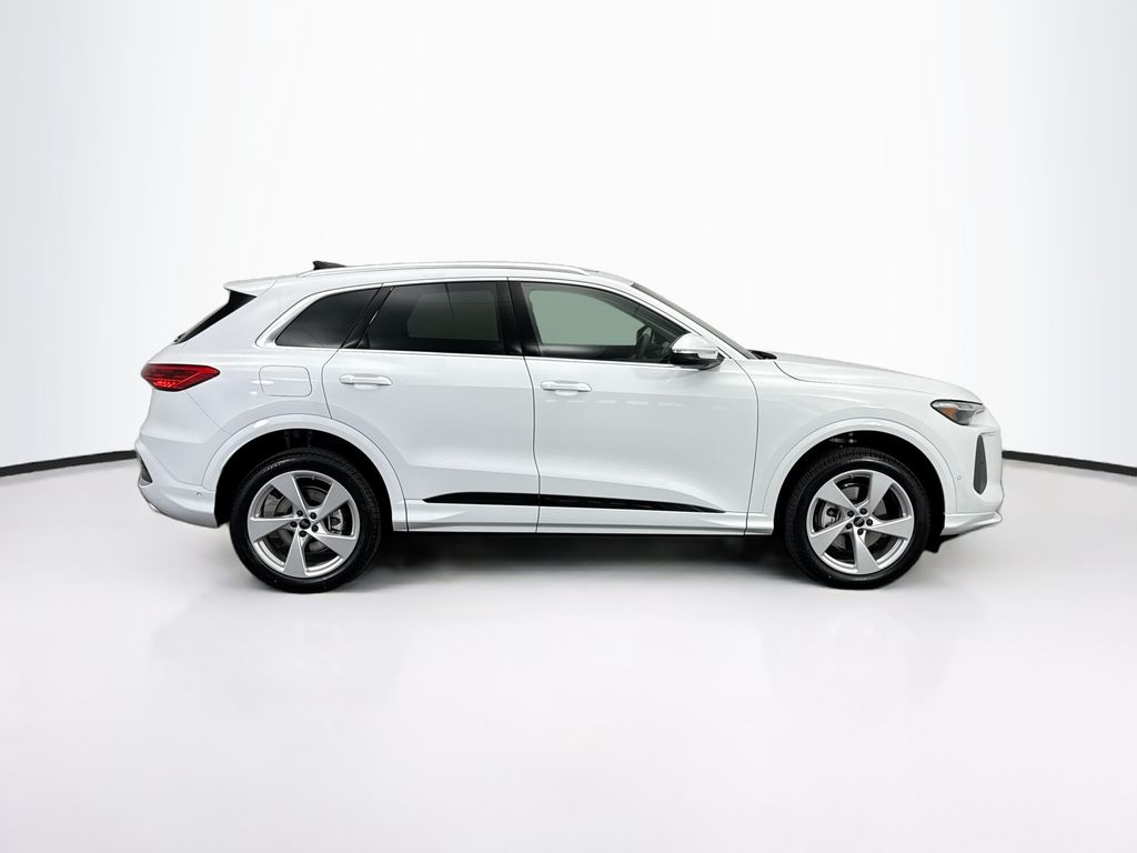Thumbnail: 2025 Audi Q5 - 4