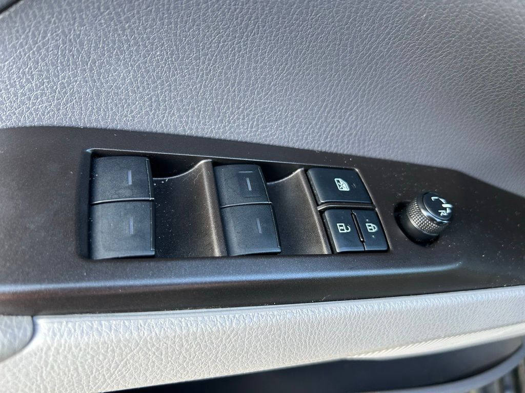 Thumbnail: 2021 Toyota Camry - 17