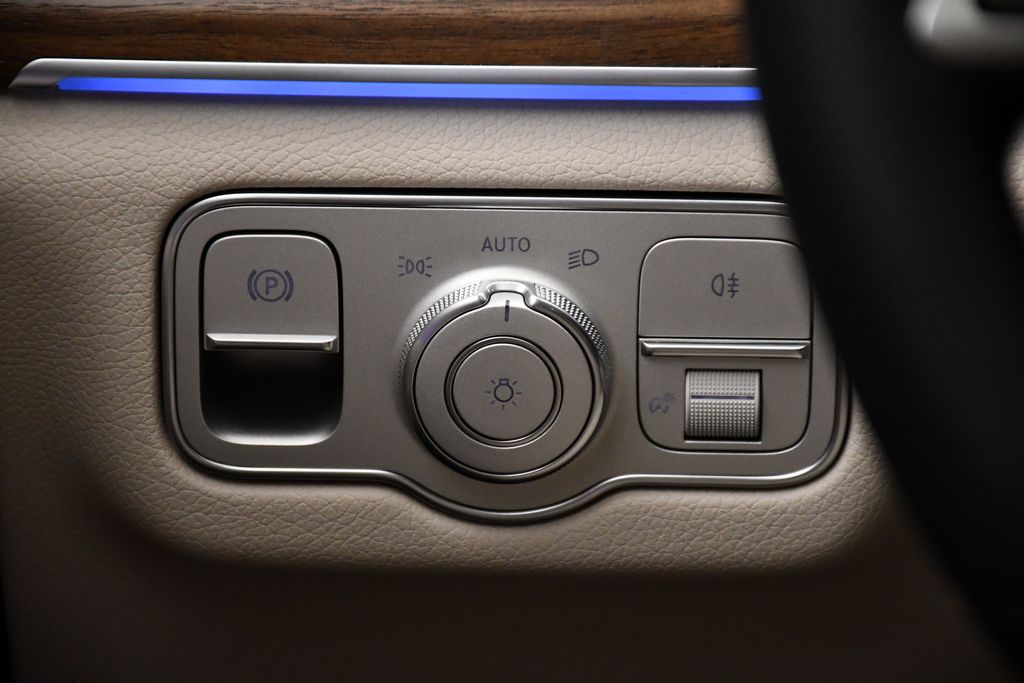 Thumbnail: 2025 Mercedes-Benz GLS - 21