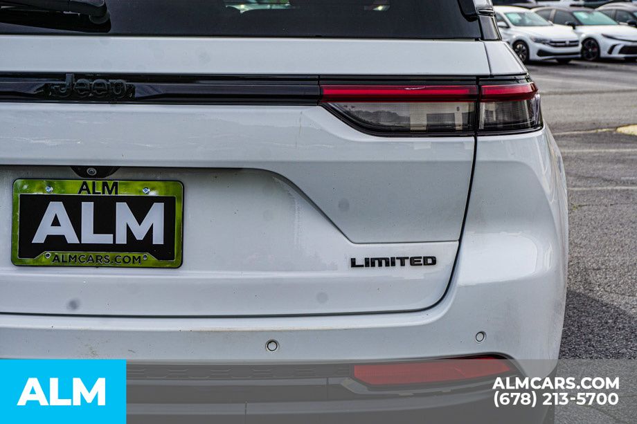 Used 2024 White/off-white Jeep Limited image 13
