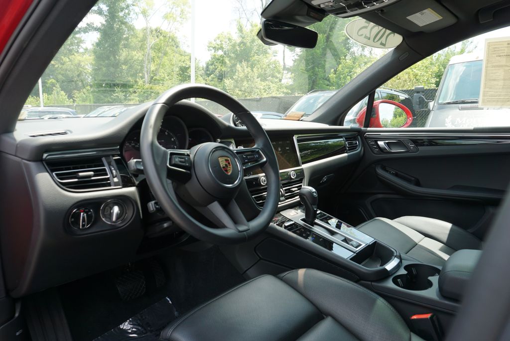 Thumbnail: 2025 Porsche Macan - 10