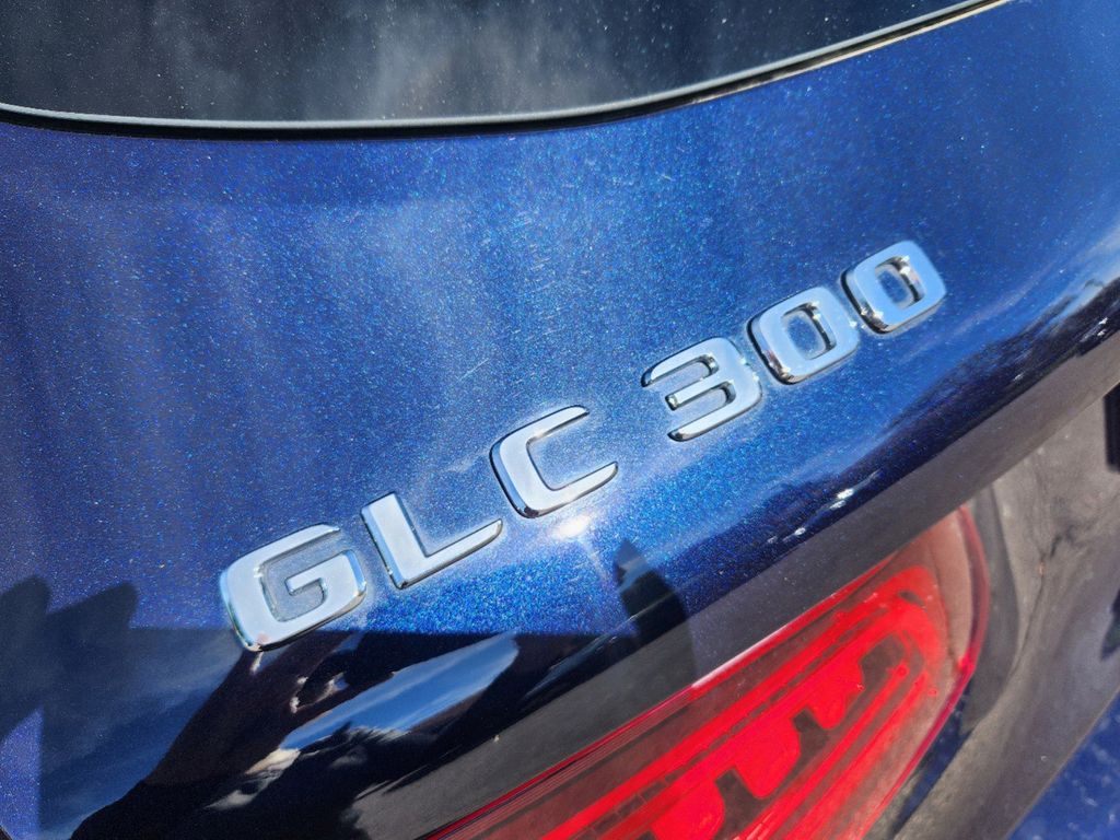 2021 Mercedes-Benz GLC GLC 300 12