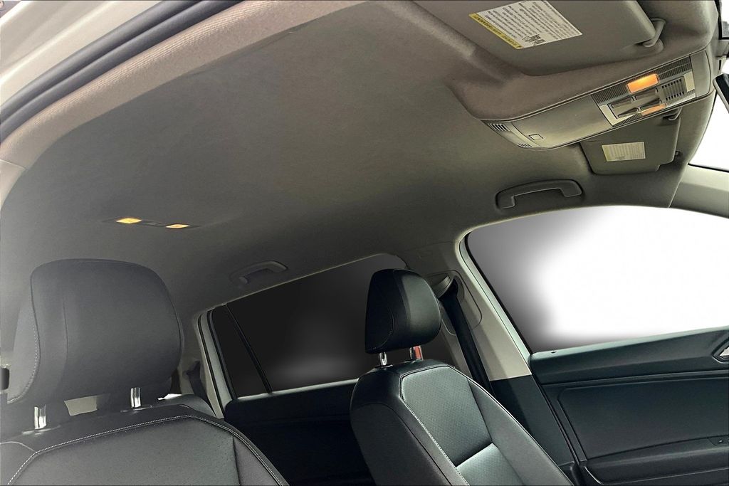 Used 2019 White Volkswagen 2.0T SE image 26