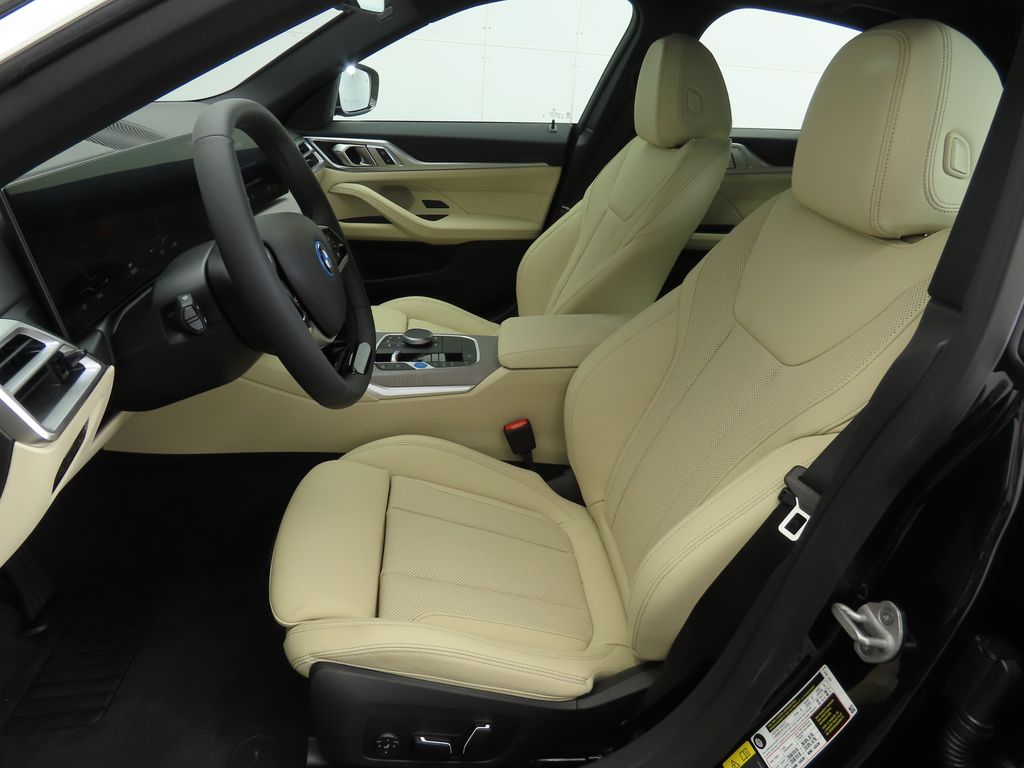 Thumbnail: 2025 BMW i4 - 19