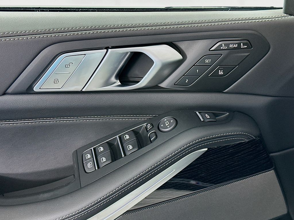 Thumbnail: 2026 BMW X7 - 20