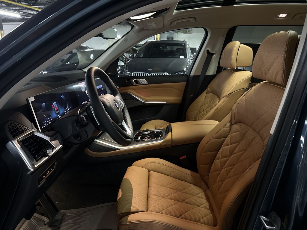 Thumbnail: 2027 BMW X7 - 11