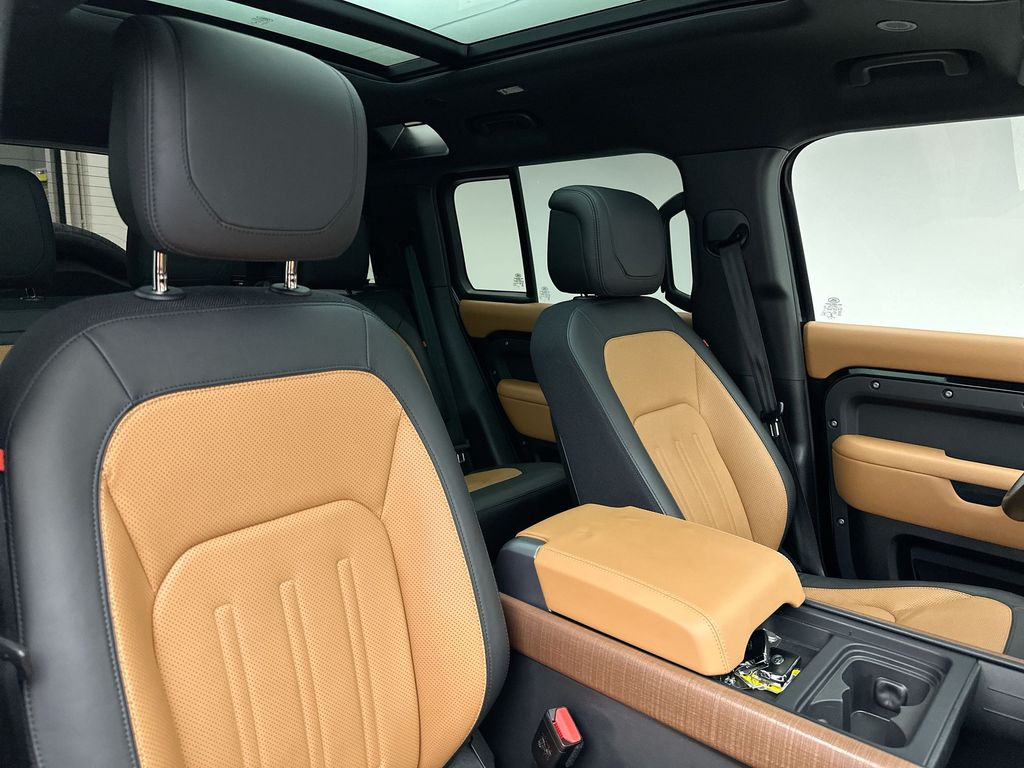 Thumbnail: 2021 Land Rover Defender - 6