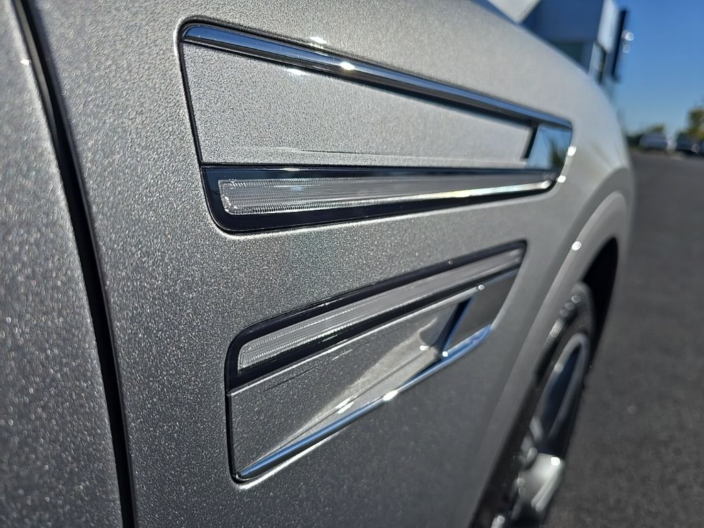 Thumbnail: 2025 Genesis GV80 - 12