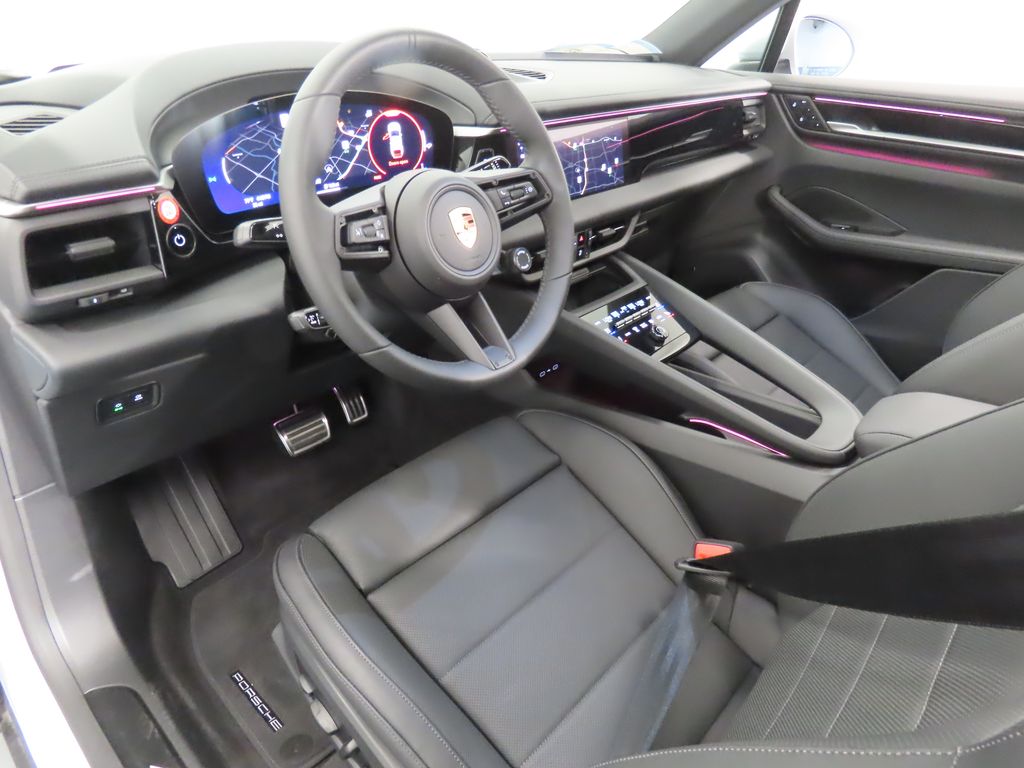 Thumbnail: 2025 Porsche Macan - 4