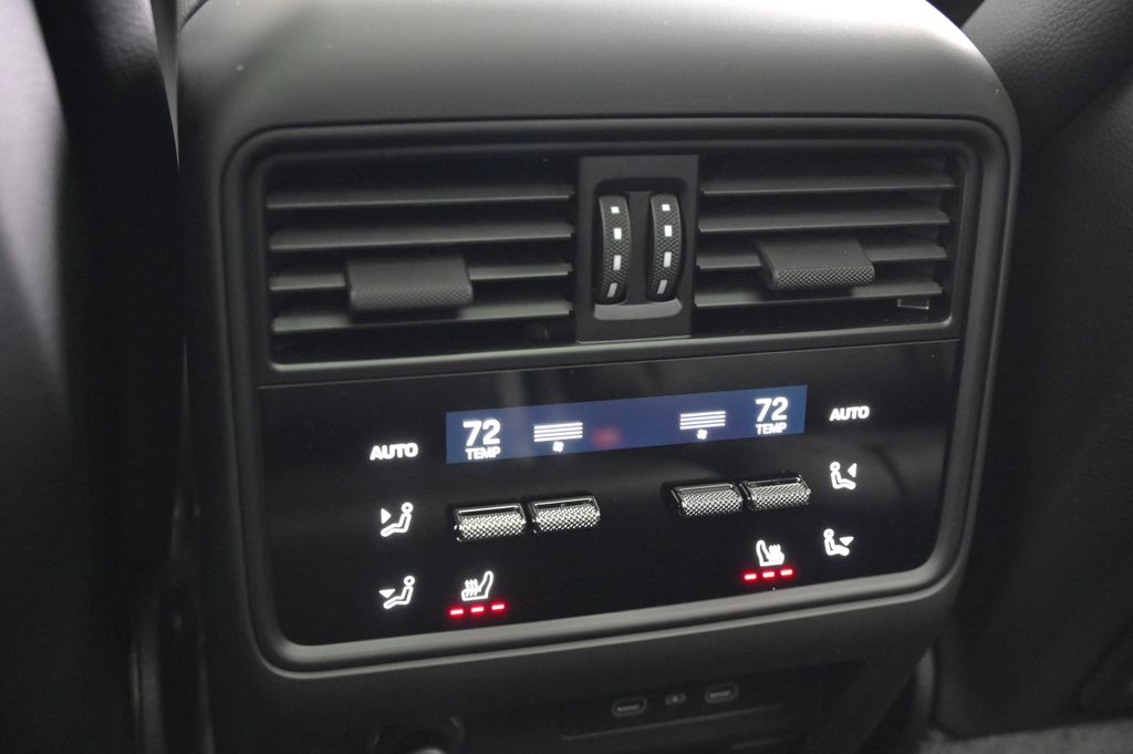 Thumbnail: 2026 Porsche Cayenne - 30