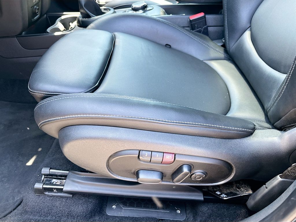 Used 2018 Black MINI Base image 19