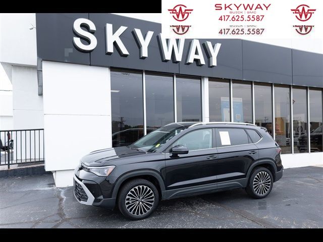 2025 Volkswagen Taos SE FWD