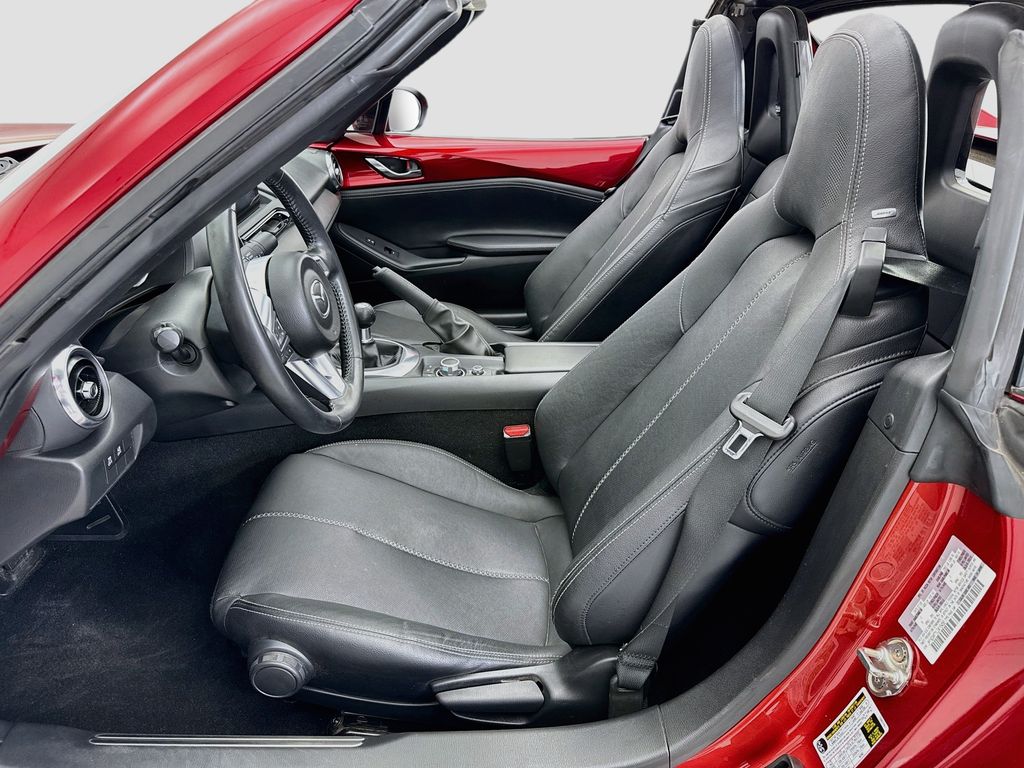 Thumbnail: 2020 Mazda MX-5 Miata - 17