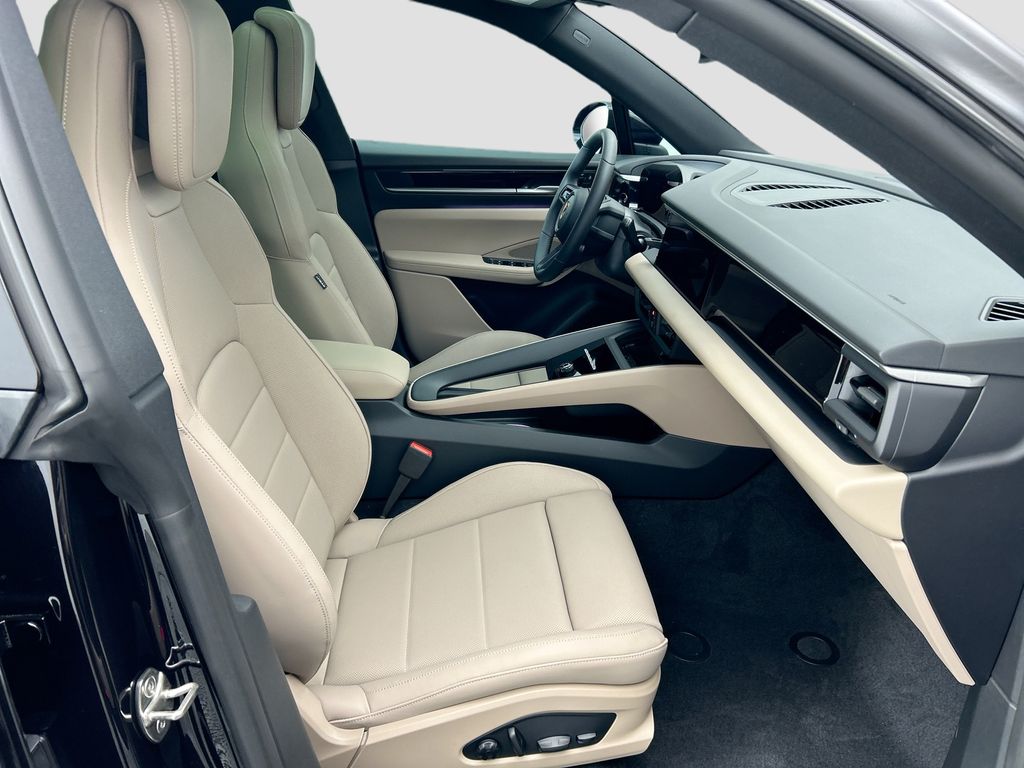 Thumbnail: 2025 Porsche Macan - 22