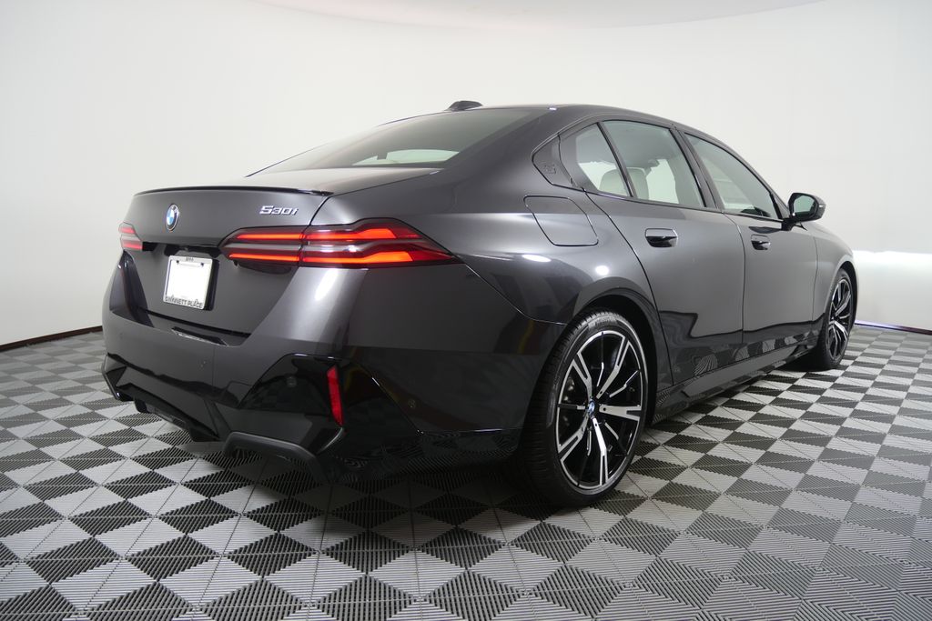 Thumbnail: 2025 BMW 5 Series - 3