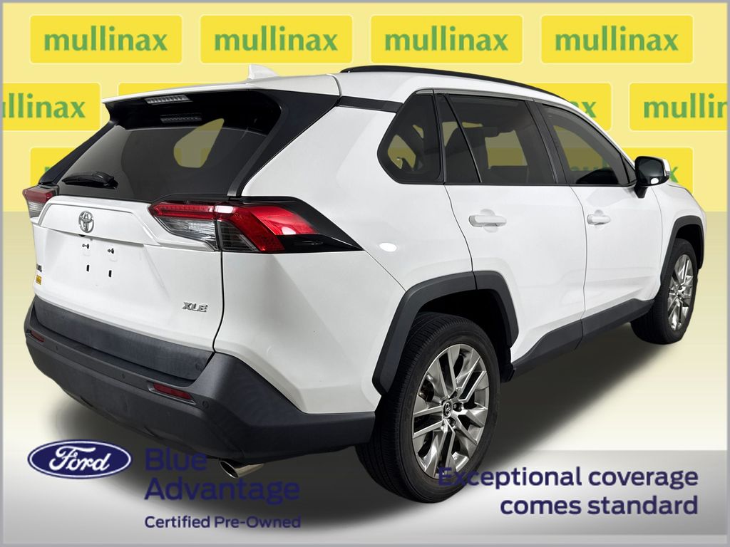 Certified Used 2020 White Toyota XLE Premium image 4