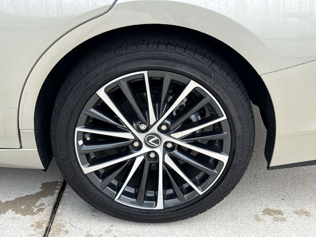 Thumbnail: 2025 Lexus ES - 31