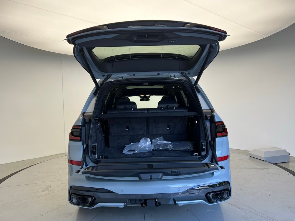 Thumbnail: 2026 BMW X7 - 5