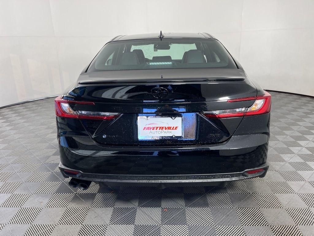2025 Toyota Camry SE 10