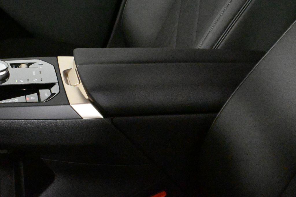 Thumbnail: 2025 BMW iX - 25