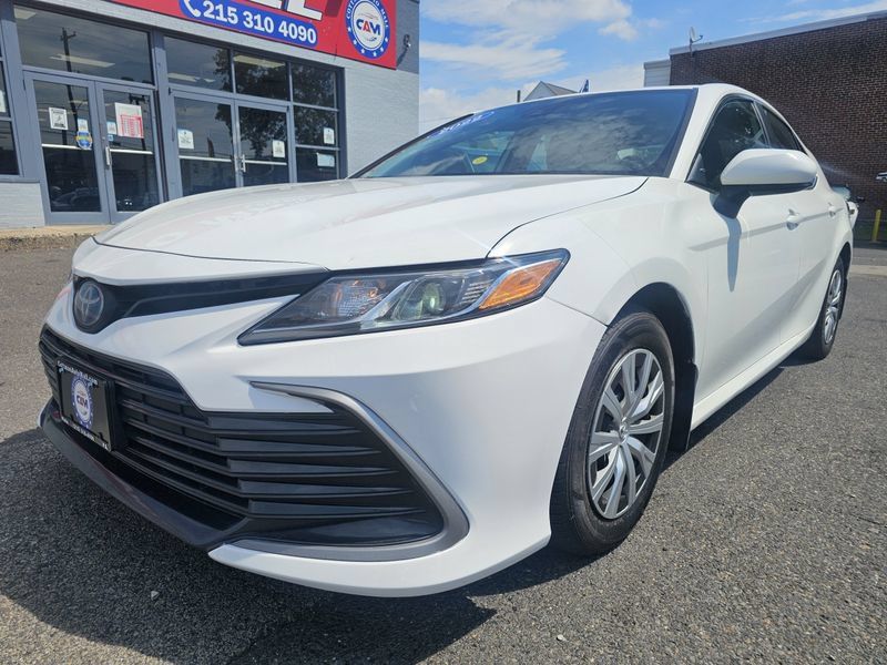 2022 Toyota Camry Hybrid LE FWD