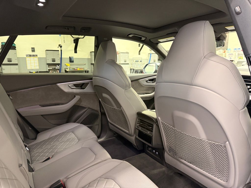 Thumbnail: 2021 Audi SQ8 - 26